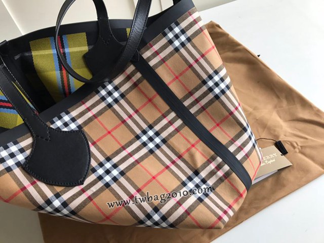 Burberry專門店新款帆布格紋圖案手提購物女包 巴寶莉雙面兩用托特包購物袋 yxb1350